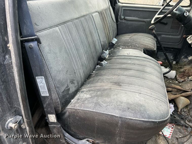 image for item NM9003 1995 Ford F800  bucket truck