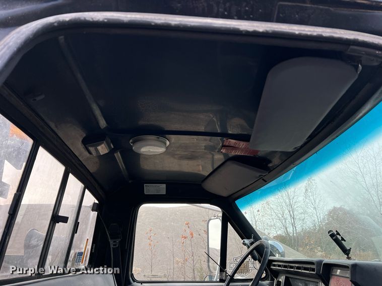 image for item NM9003 1995 Ford F800  bucket truck