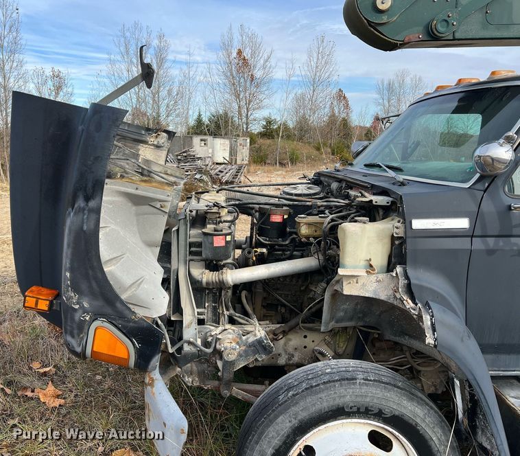 image for item NM9003 1995 Ford F800  bucket truck