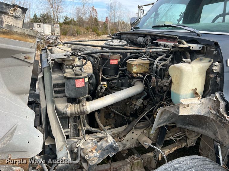 image for item NM9003 1995 Ford F800  bucket truck