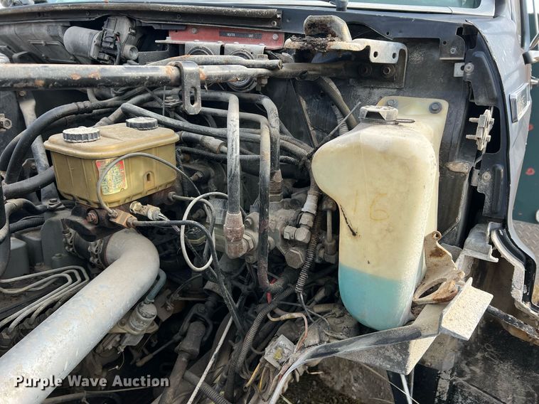 image for item NM9003 1995 Ford F800  bucket truck