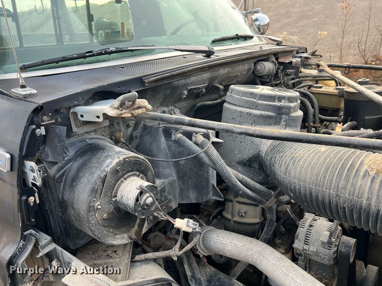 image for item NM9003 1995 Ford F800  bucket truck