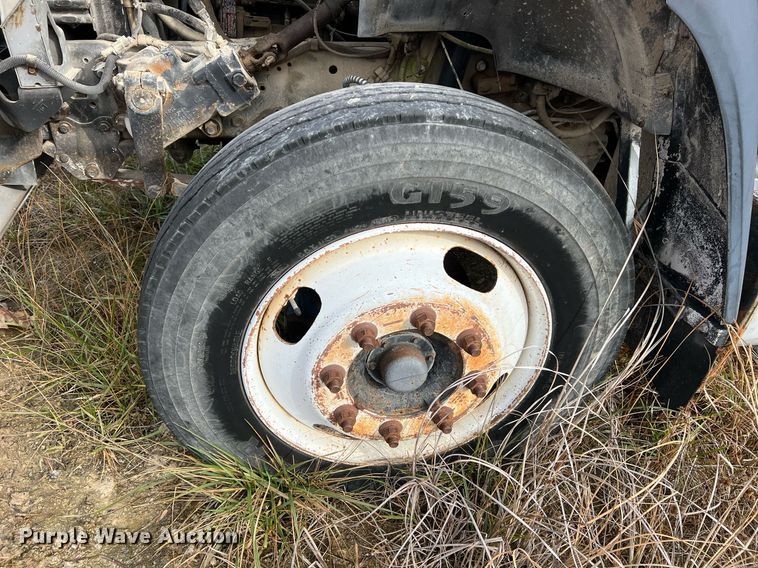 image for item NM9003 1995 Ford F800  bucket truck