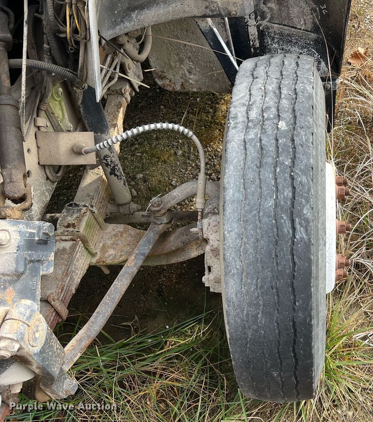 image for item NM9003 1995 Ford F800  bucket truck