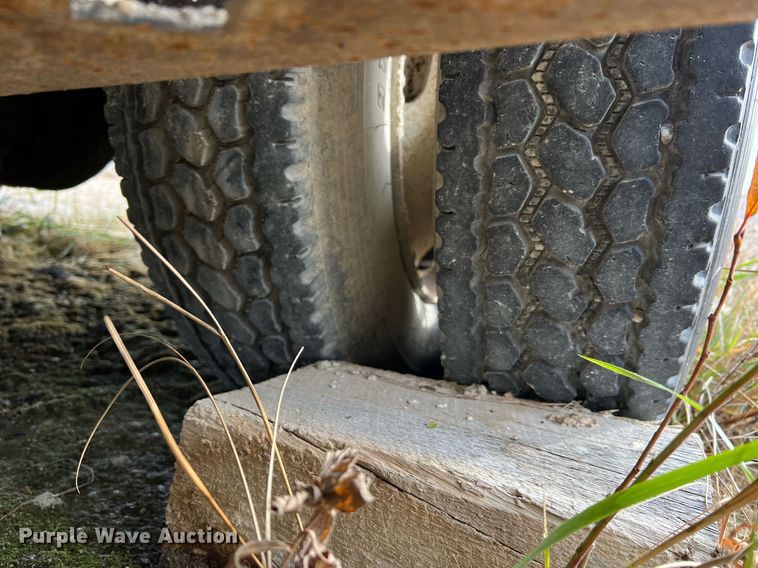 image for item NM9003 1995 Ford F800  bucket truck