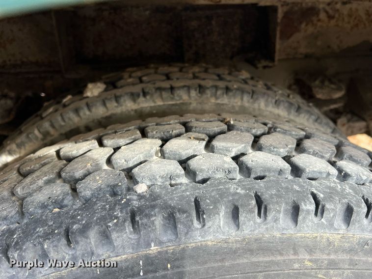 image for item NM9003 1995 Ford F800  bucket truck