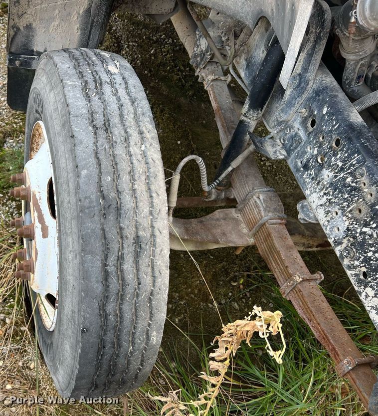 image for item NM9003 1995 Ford F800  bucket truck