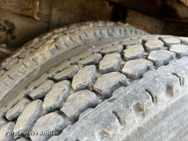 image for item NM9003 1995 Ford F800  bucket truck