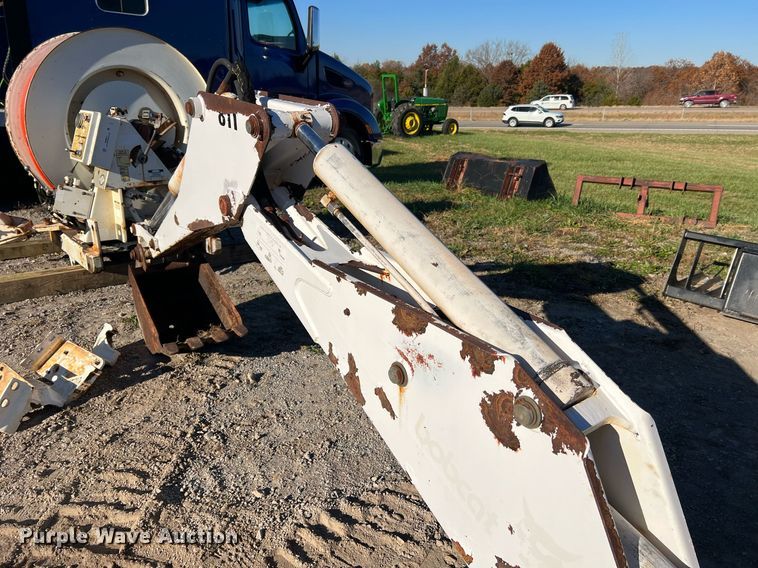 image for item NM9014 Melroe 811  skid steer backhoe