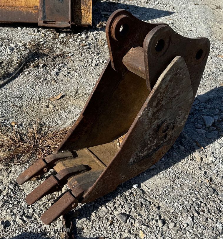 image for item NM9038 backhoe bucket