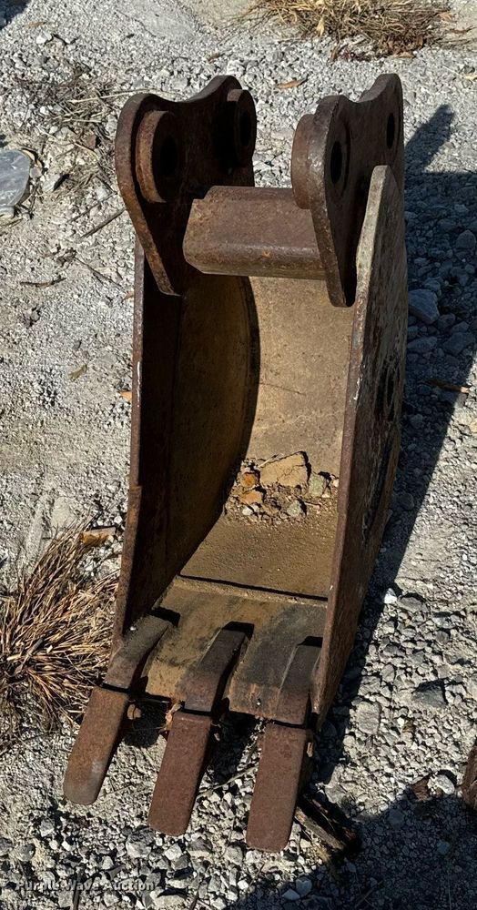 image for item NM9038 backhoe bucket