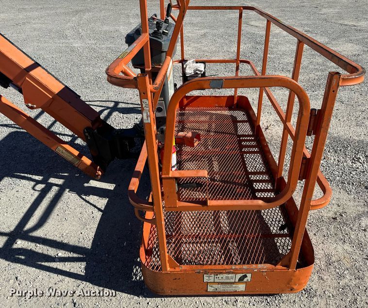 image for item NM9040 2006 JLG 660SJ  boom lift
