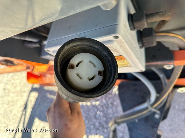 image for item NM9040 2006 JLG 660SJ  boom lift