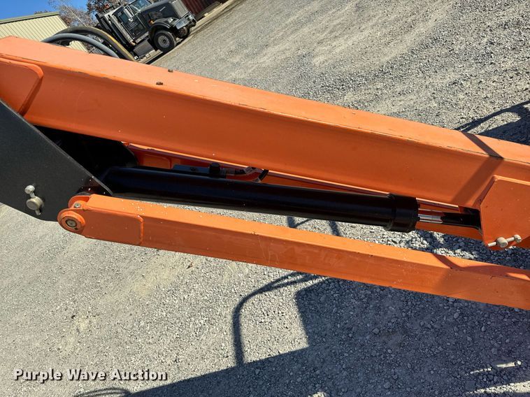 image for item NM9040 2006 JLG 660SJ  boom lift