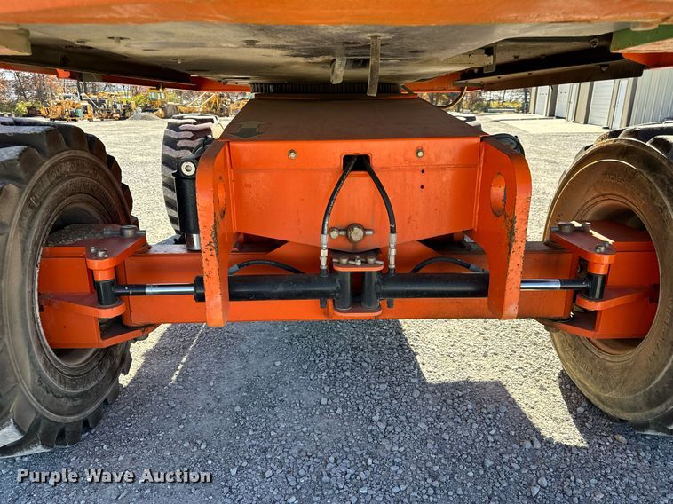 image for item NM9040 2006 JLG 660SJ  boom lift
