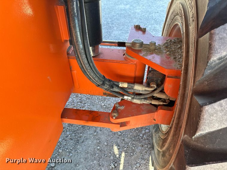 image for item NM9040 2006 JLG 660SJ  boom lift