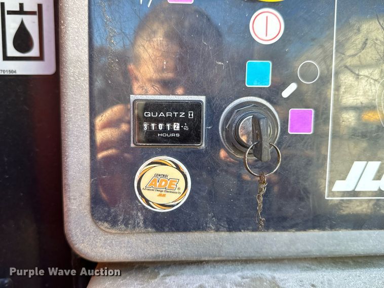 image for item NM9040 2006 JLG 660SJ  boom lift