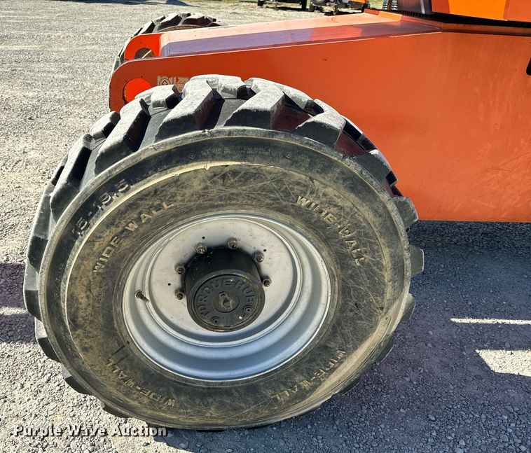 image for item NM9040 2006 JLG 660SJ  boom lift