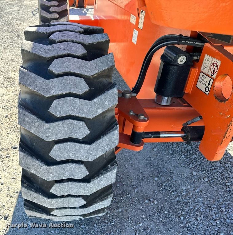 image for item NM9040 2006 JLG 660SJ  boom lift