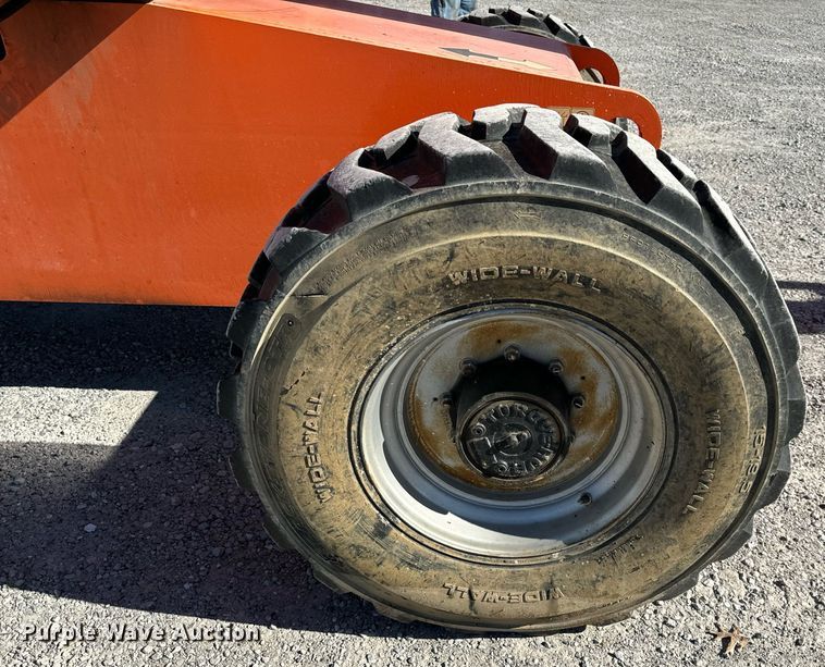 image for item NM9040 2006 JLG 660SJ  boom lift