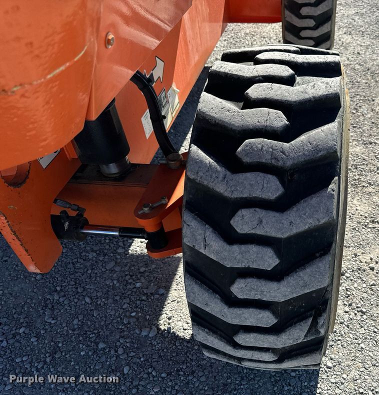 image for item NM9040 2006 JLG 660SJ  boom lift