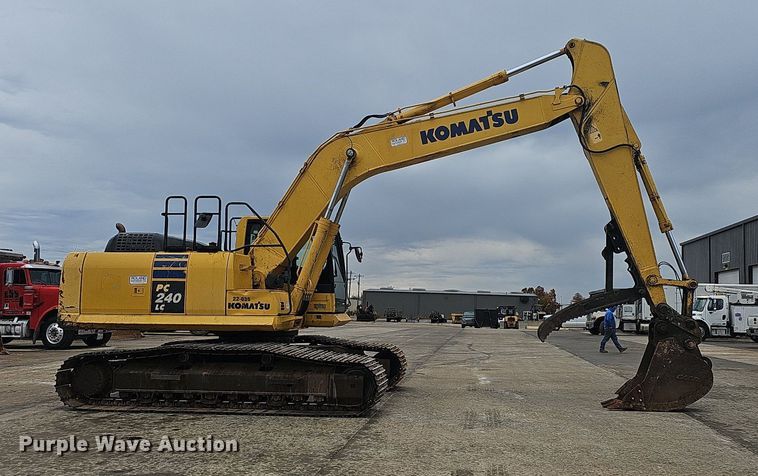 image for item NP9101 2014 Komatsu PC240LC-10  excavator