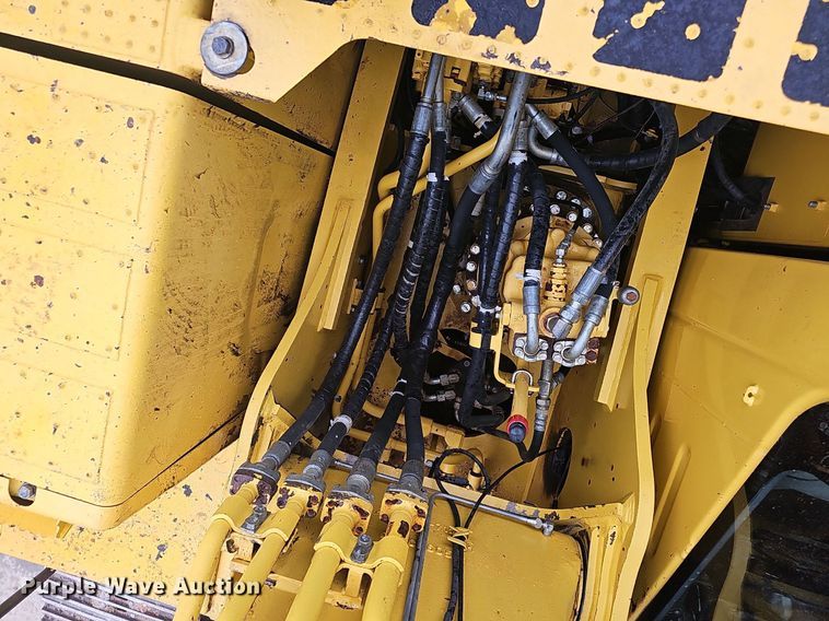 image for item NP9101 2014 Komatsu PC240LC-10  excavator