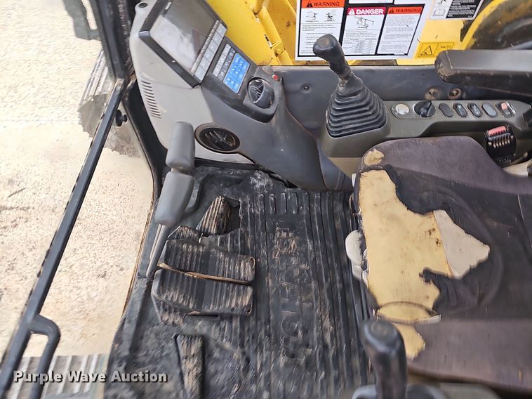 image for item NP9101 2014 Komatsu PC240LC-10  excavator