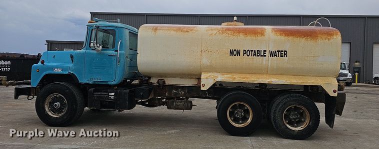 image for item NP9103 1992 Mack DM690S  water truck