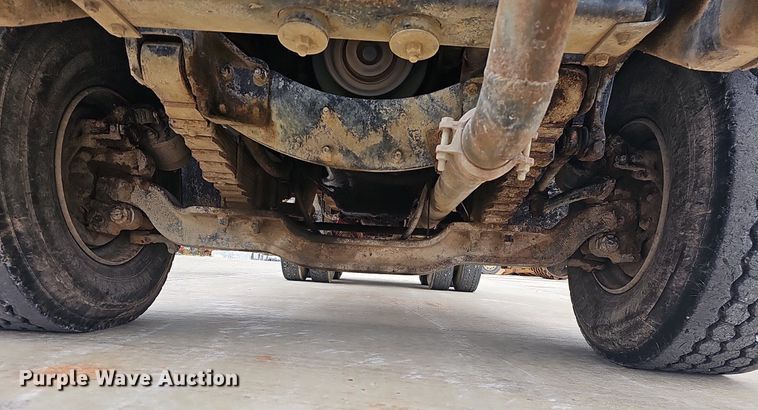 image for item NP9103 1992 Mack DM690S  water truck