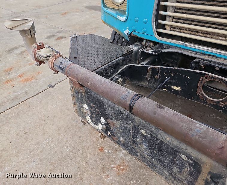 image for item NP9103 1992 Mack DM690S  water truck