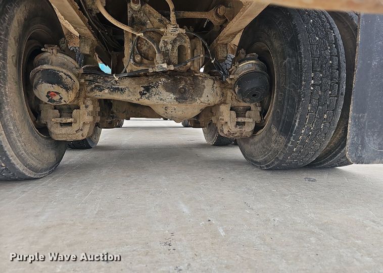 image for item NP9103 1992 Mack DM690S  water truck