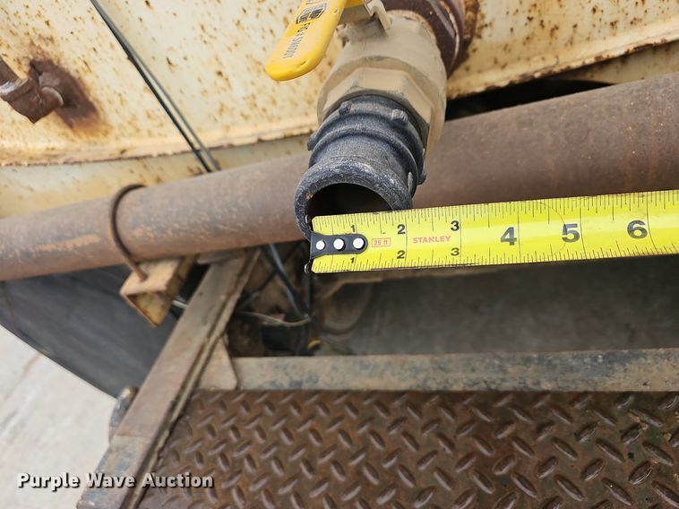 image for item NP9103 1992 Mack DM690S  water truck