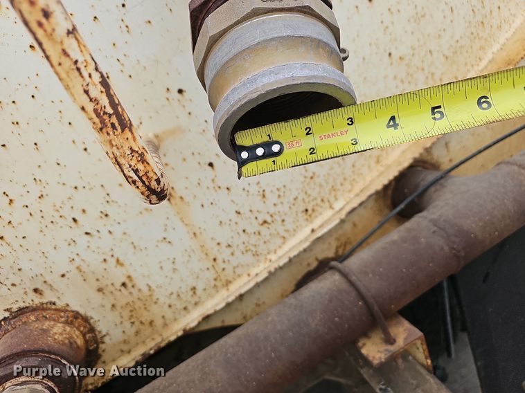 image for item NP9103 1992 Mack DM690S  water truck