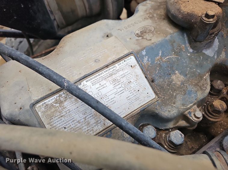 image for item NP9103 1992 Mack DM690S  water truck