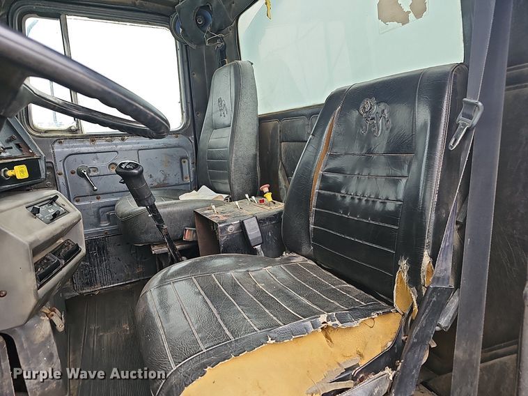 image for item NP9103 1992 Mack DM690S  water truck