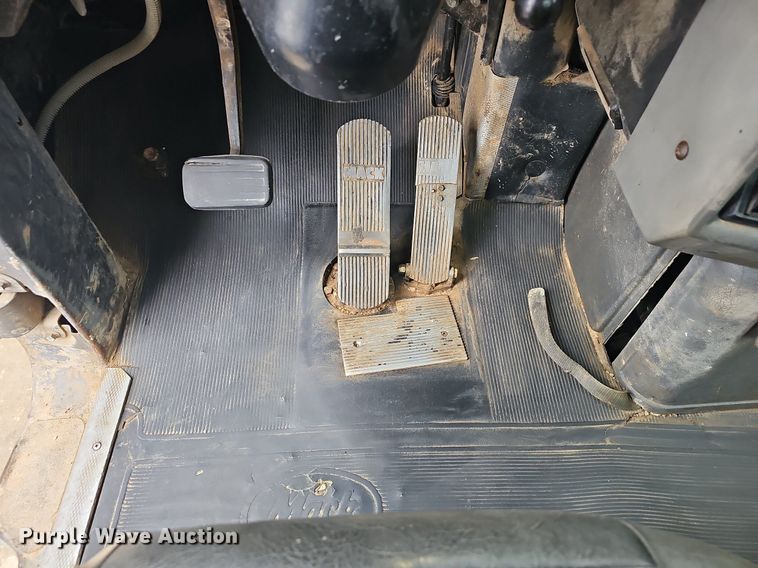 image for item NP9103 1992 Mack DM690S  water truck