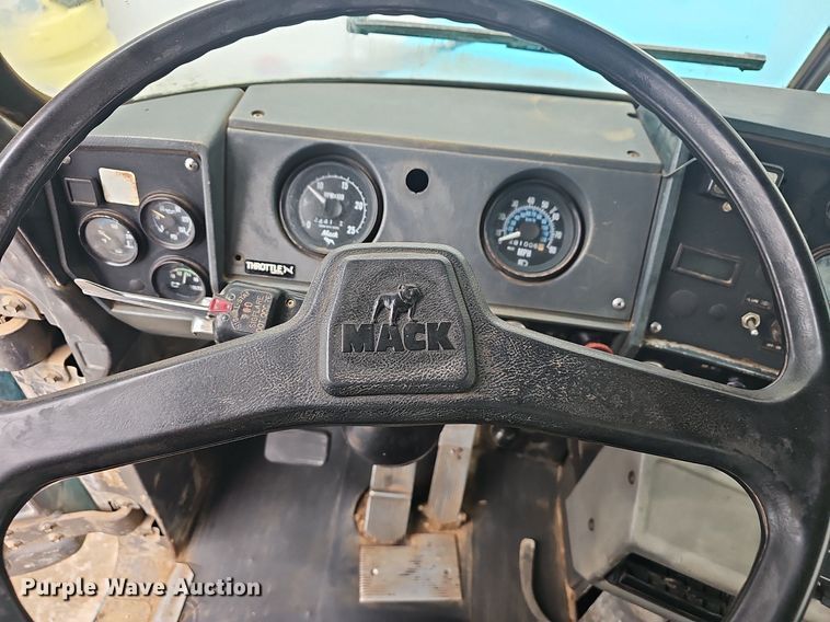 image for item NP9103 1992 Mack DM690S  water truck