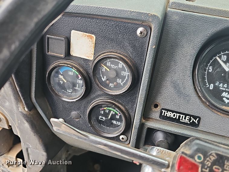 image for item NP9103 1992 Mack DM690S  water truck