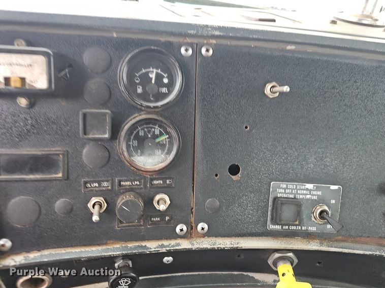 image for item NP9103 1992 Mack DM690S  water truck