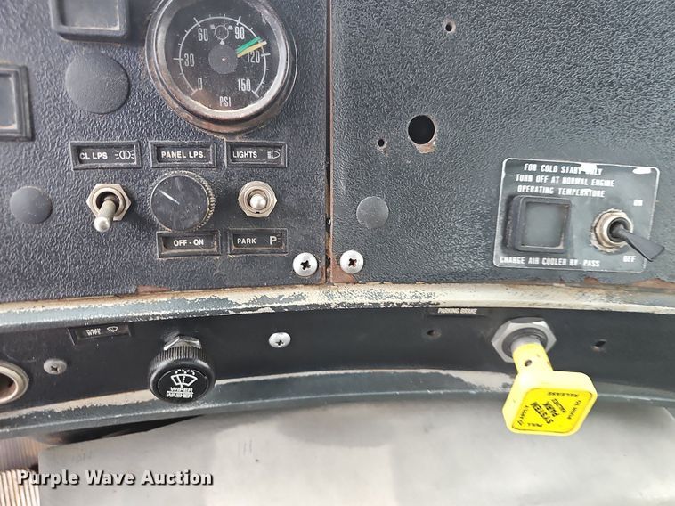 image for item NP9103 1992 Mack DM690S  water truck