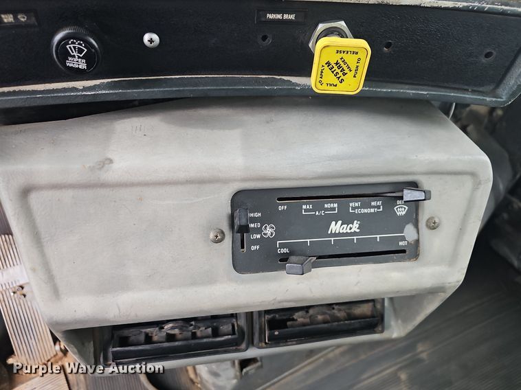 image for item NP9103 1992 Mack DM690S  water truck