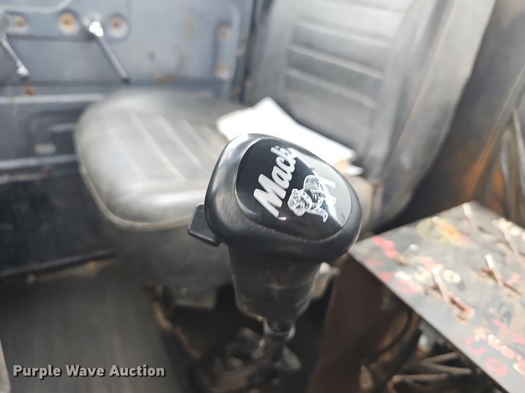 image for item NP9103 1992 Mack DM690S  water truck