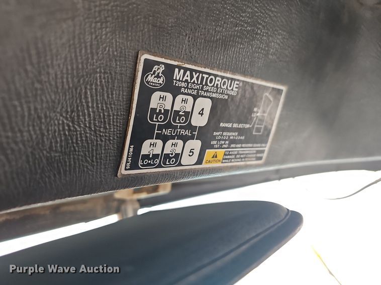 image for item NP9103 1992 Mack DM690S  water truck