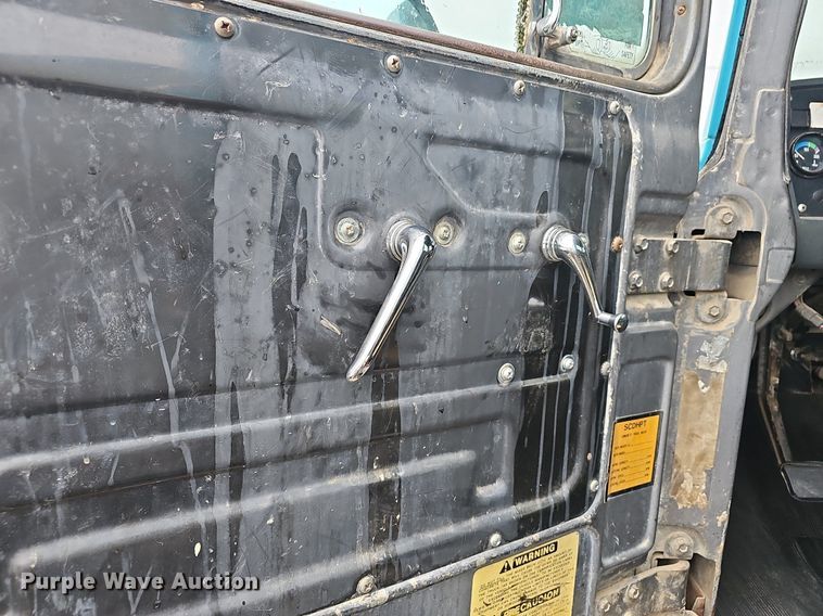 image for item NP9103 1992 Mack DM690S  water truck