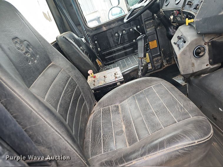 image for item NP9103 1992 Mack DM690S  water truck