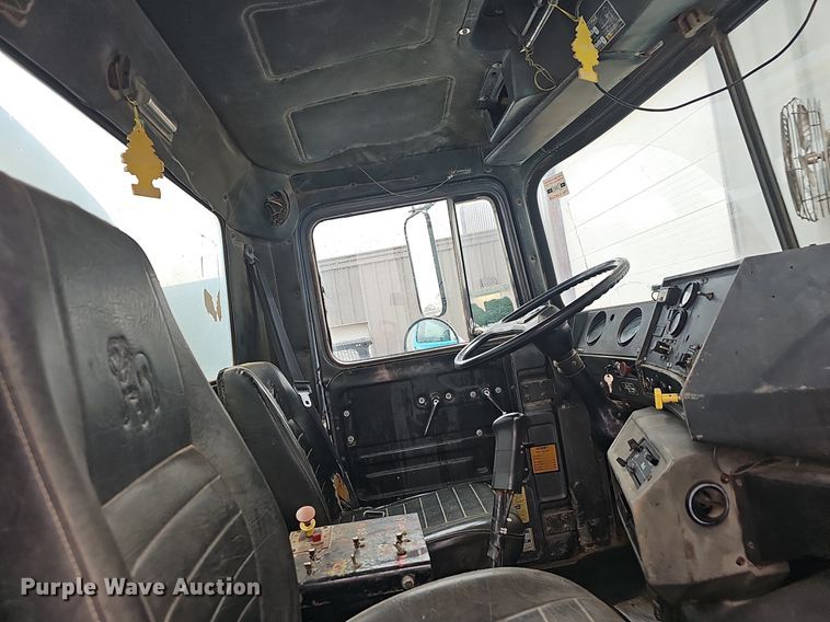 image for item NP9103 1992 Mack DM690S  water truck