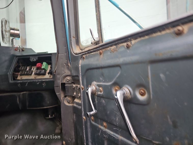 image for item NP9103 1992 Mack DM690S  water truck