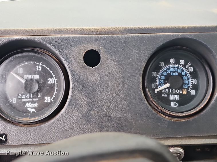 image for item NP9103 1992 Mack DM690S  water truck