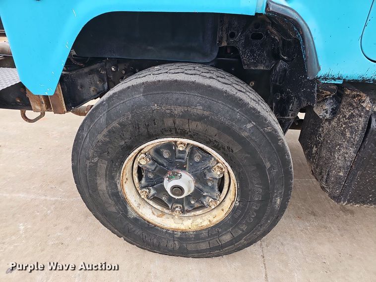 image for item NP9103 1992 Mack DM690S  water truck